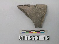 藏品(灰黑色夾砂陶口緣殘件)的圖片